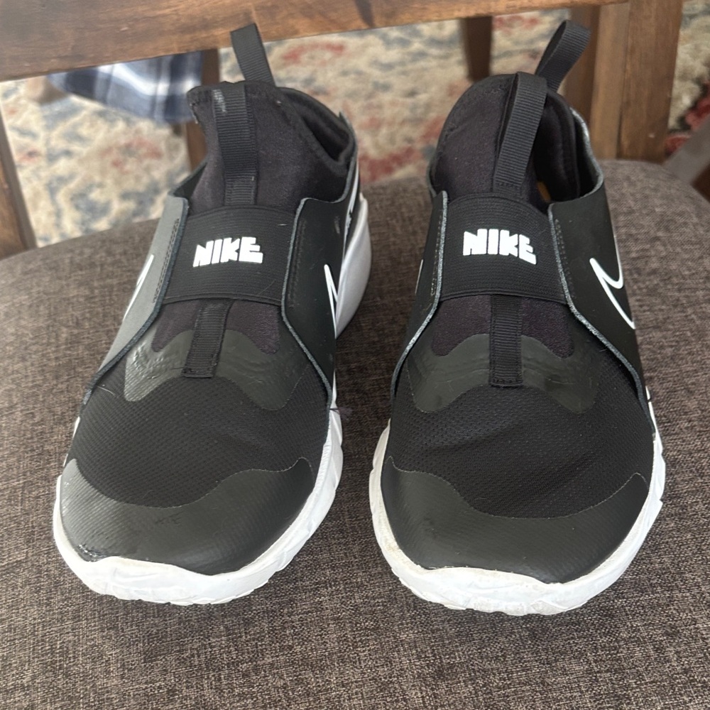 Nike Men's Black and White Slip-On Sneakers
